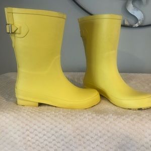 Women’s rain boots size 6